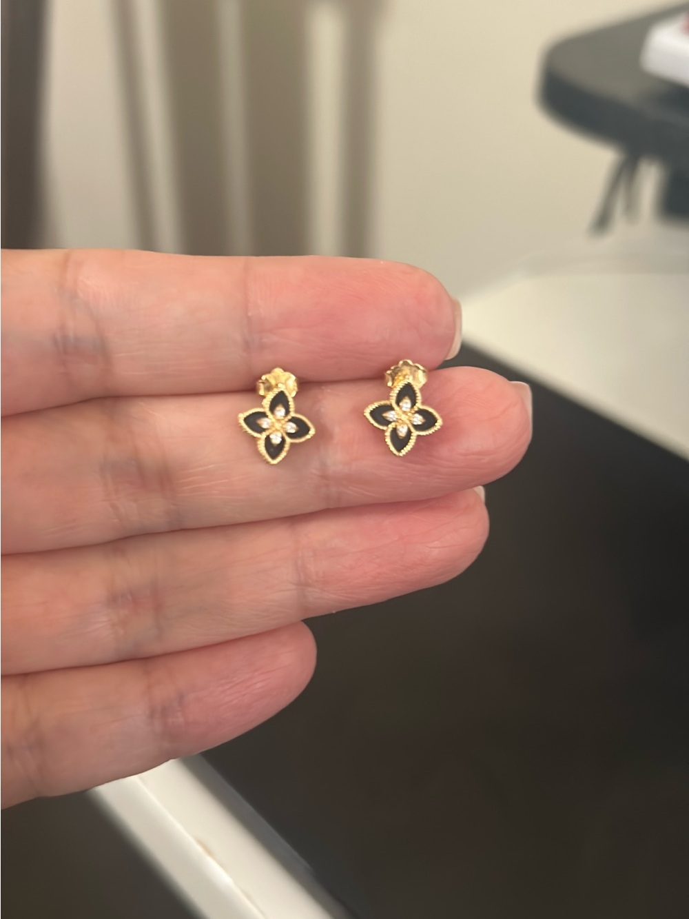 18K Gold Black Clover Flower Stud Earrings 8-9mm